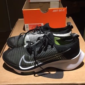 Nike Air Zoom Tempo, size Kids 5.5. New 100%.